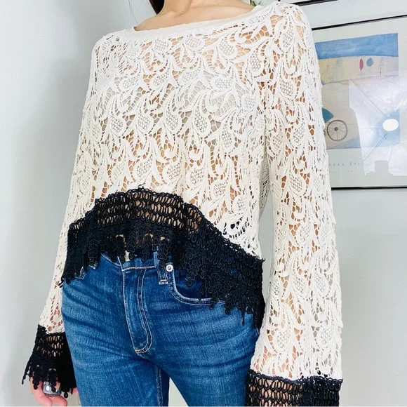 DRESS THE POPULATION BELL SLEEVE TOP - Picture 5 of 11